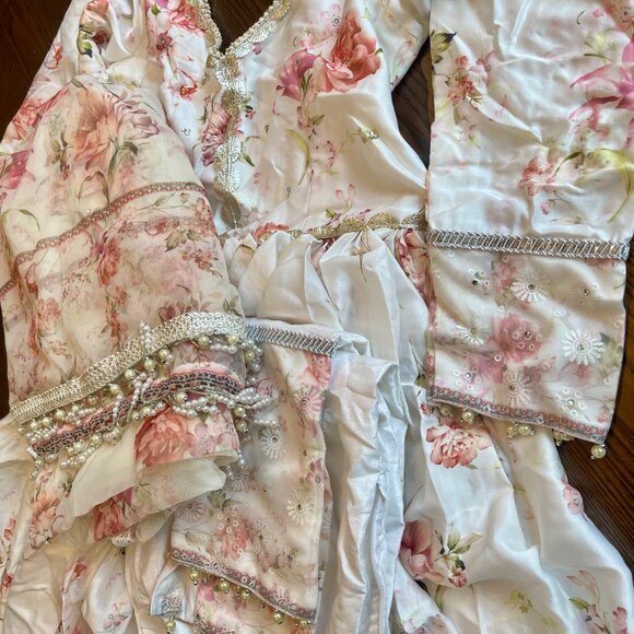 Brand New Lashkaraa White Floral Pant Style Anarkali - Picture 9 of 12